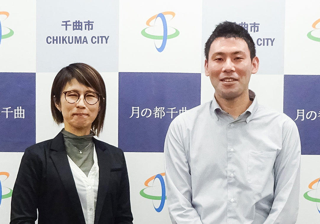 写真：千曲市教育委員会 教育総務課 学校教育係<br>主査（導入当時）髙松まつみ氏／主査 和田貴裕氏 